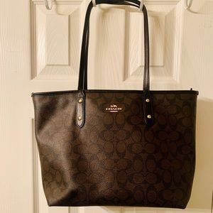 Coach zip up purse